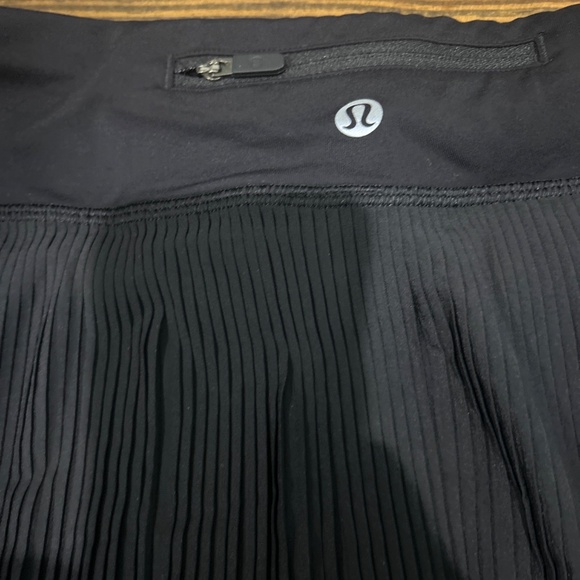 Lululemon black pleated tennis skirt size 2 - Picture 3 of 4